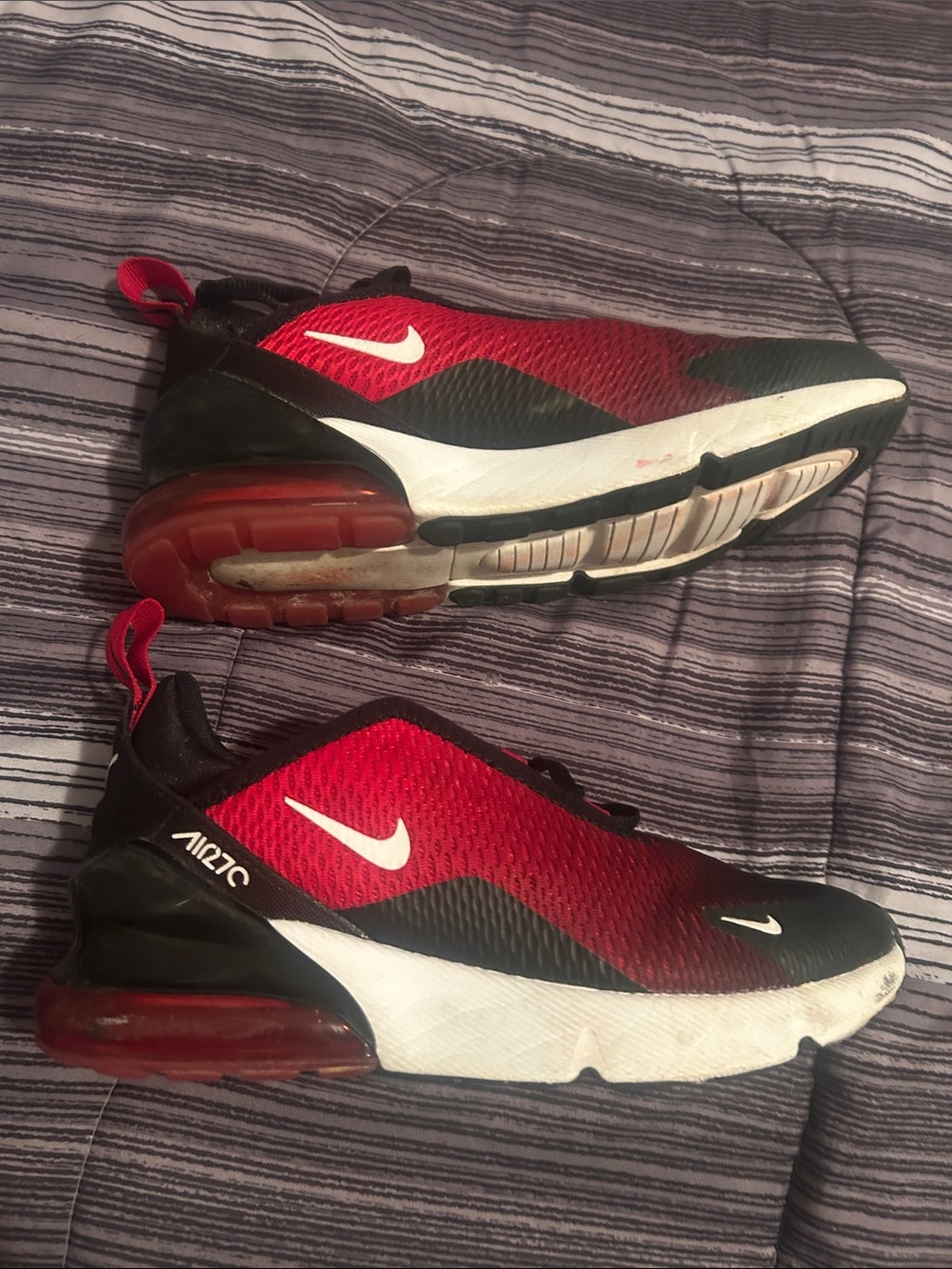 Nike Kids Red and Black Gradient 270 Sneakers - Picture 2 of 2